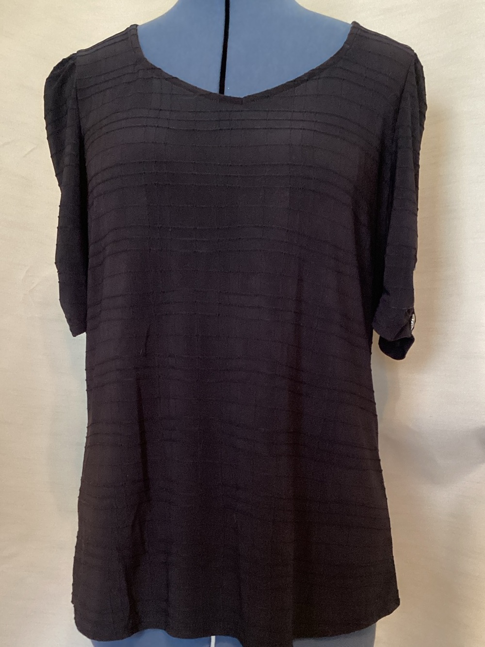 Women's Black Textured Short-Sleeve Tee